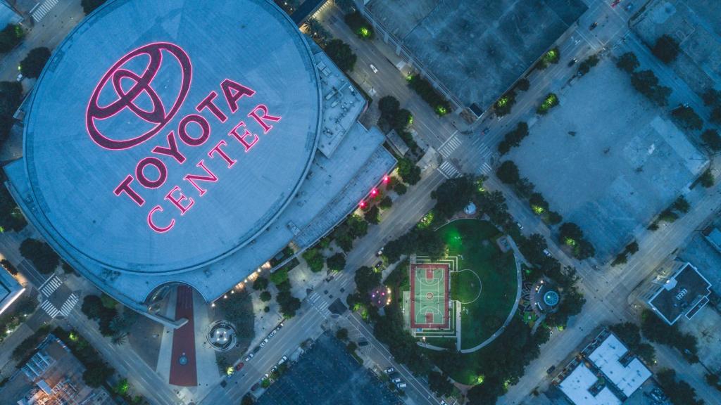 El Toyota Centre es un pabellón deportivo localizado en el centro de Houston, Texas