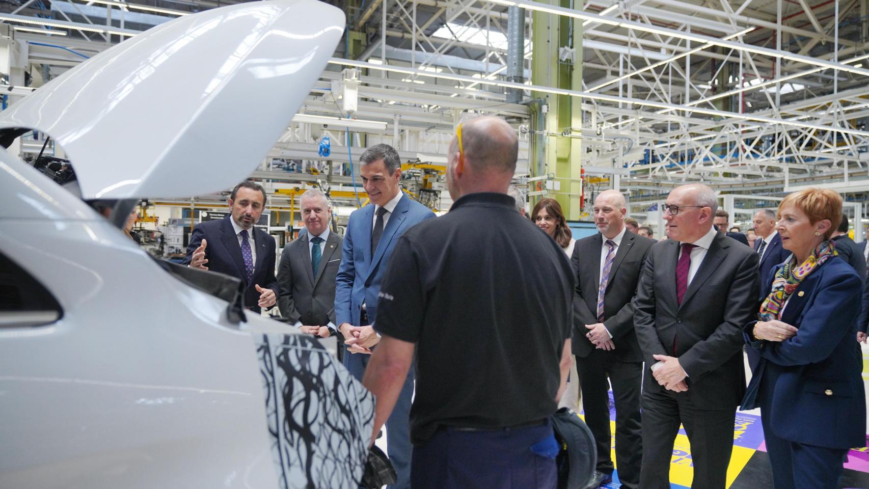 Visita el pasado año de Pedro Sánchez a la planta de Mercedes Vitoria / EP