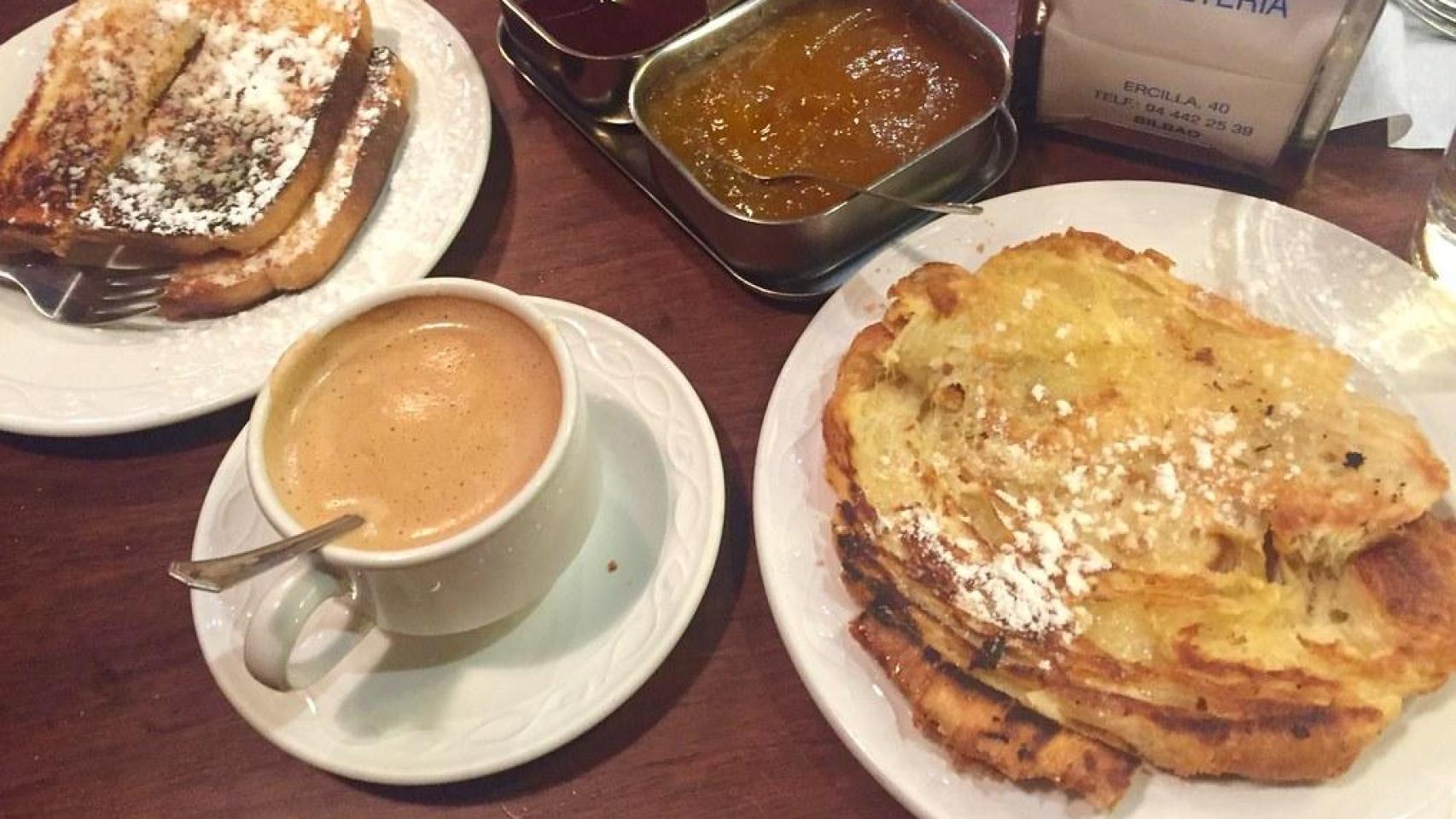 Desayuno en la cafetería más icónica y con más tradición de Bilbao.