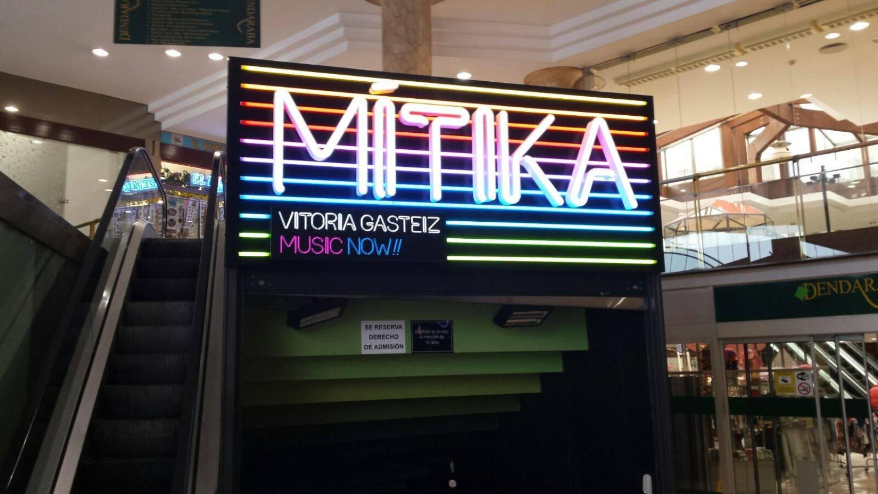 Entrada de la discoteca Mitika en Vitoria-Gasteiz (Álava)