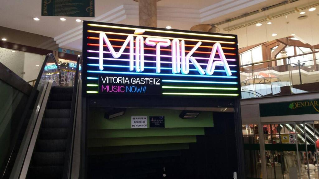 Entrada de la discoteca Mitika en Vitoria-Gasteiz (Álava)