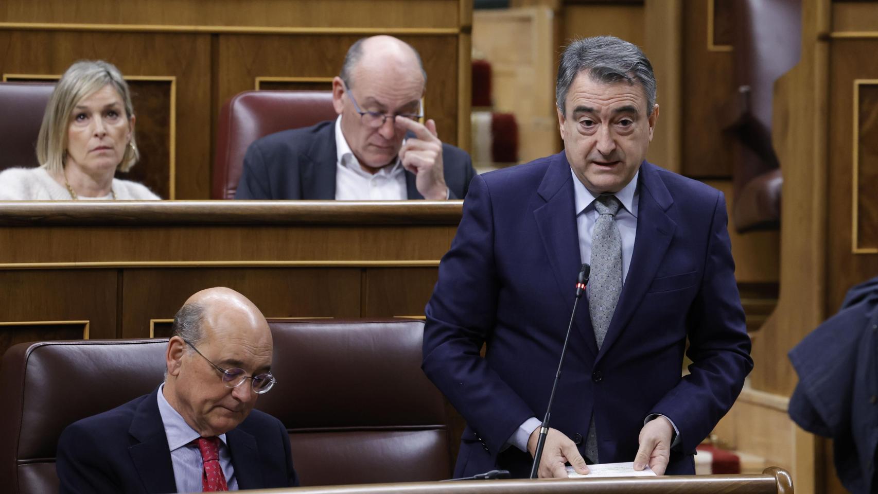 El portavoz del PNV en el Congreso, Aitor Esteban, durante su intervención en la sesión de control al Ejecutivo / ZIPI ARAGON - EFE