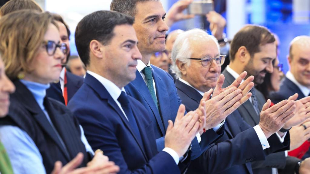 Pedro Sánchez e Imanol Pradales en una visita a ITP Aero
