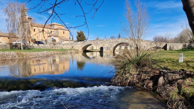 Una caminata de apenas 15 minutos desde El Burgo de Osma nos lleva hasta el castillo y Puente / A. VIRI