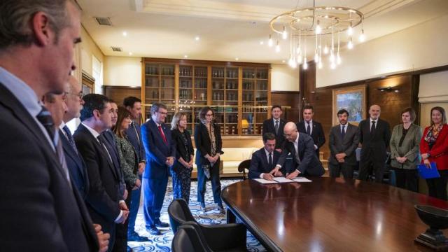 Firma de la Alianza Financiera Vasca.