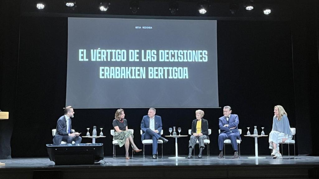 Mesa redonda en el acto de presentación del 10 aniversario de la fundación BBK