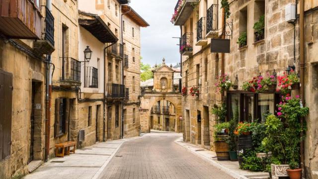 El pueblo de Euskadi que no sale en las guías y es un refugio medieval único.