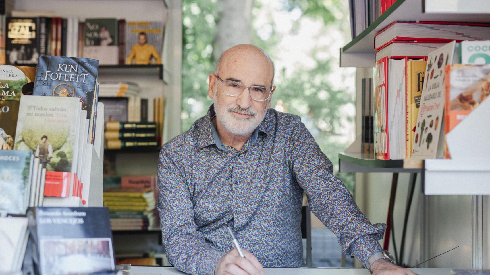 El escritor Fernando Aramburu durante la 83ª edición de la Feria del Libro de Madrid, a 1 de junio 2024