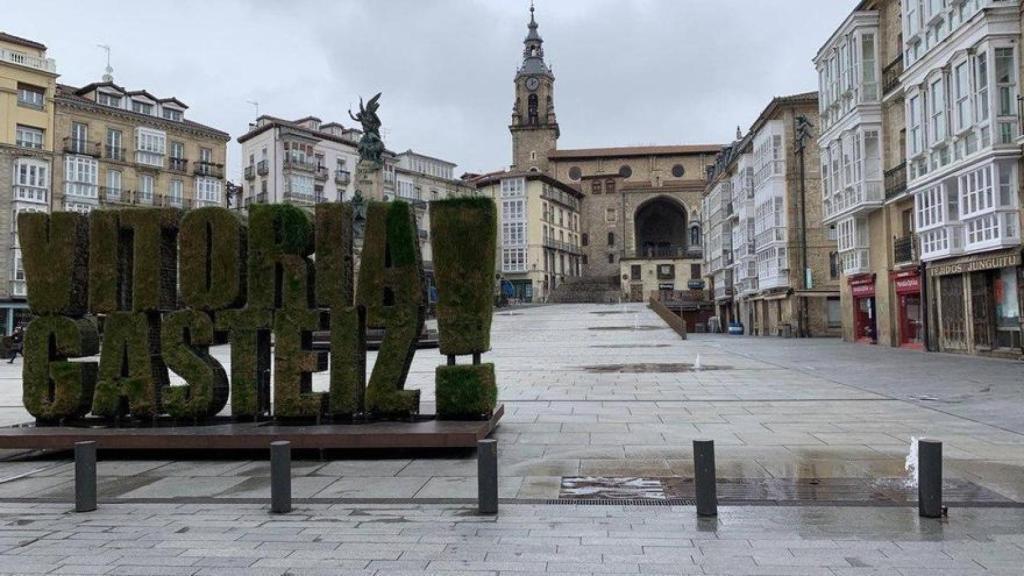 La Virgen Blanca de Vitoria, vacía.