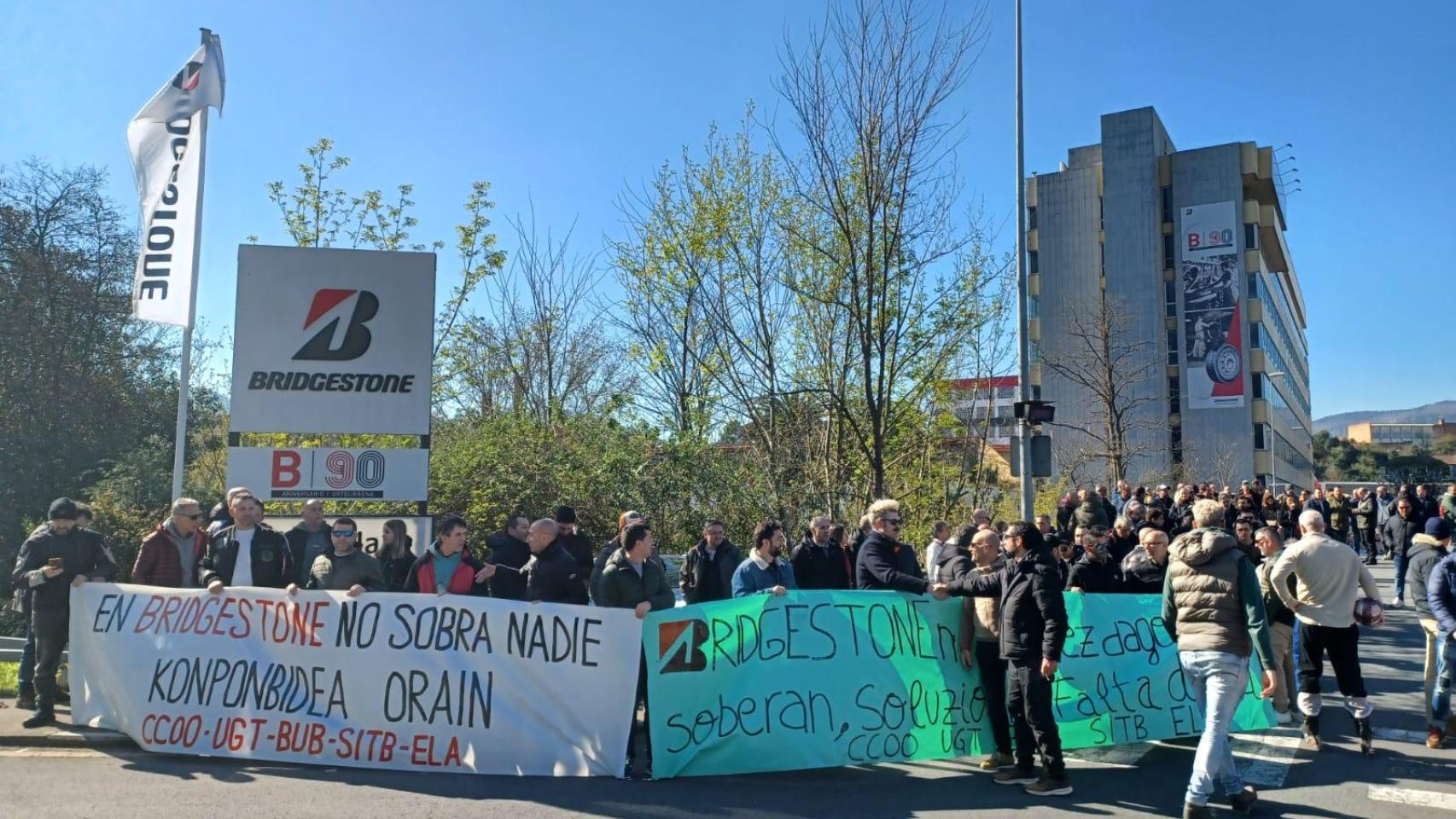 La plantilla pide futuro para Bridgestone: No sobra nadie, faltan soluciones