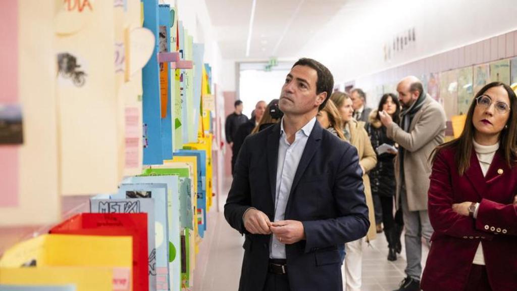 El lehendakari, Imanol Pradales, y la consejera de Educación, Begoña Pedrosa, visitan el Instituto de Educación Secundaria Salburua de Vitoria / IREKIA