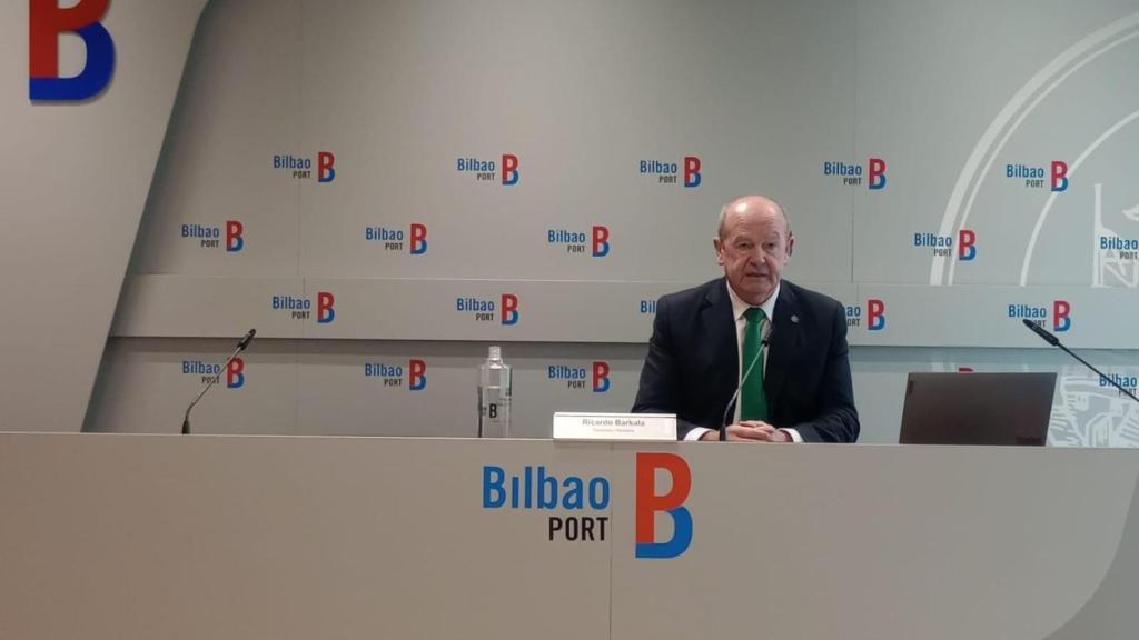 El presidente del puerto de Bilbao, Ricardo Barkala, durante la rueda de prensa para abordar el tráfico de cruceros en el Puerto de Bilbao en el que ha anunciado su retirada