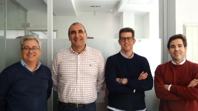 Acuerdo con Cofides de NBI Bearings, con Roberto Martínez y Javier Raya, director financiero, en el centro