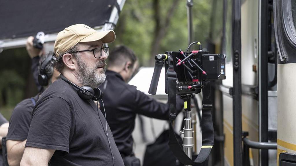 El cineasta vasco Borja Cobeaga en el rodaje de 'Los aitas'.