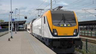 Un tren de la SNCB circula por tierras belgas.