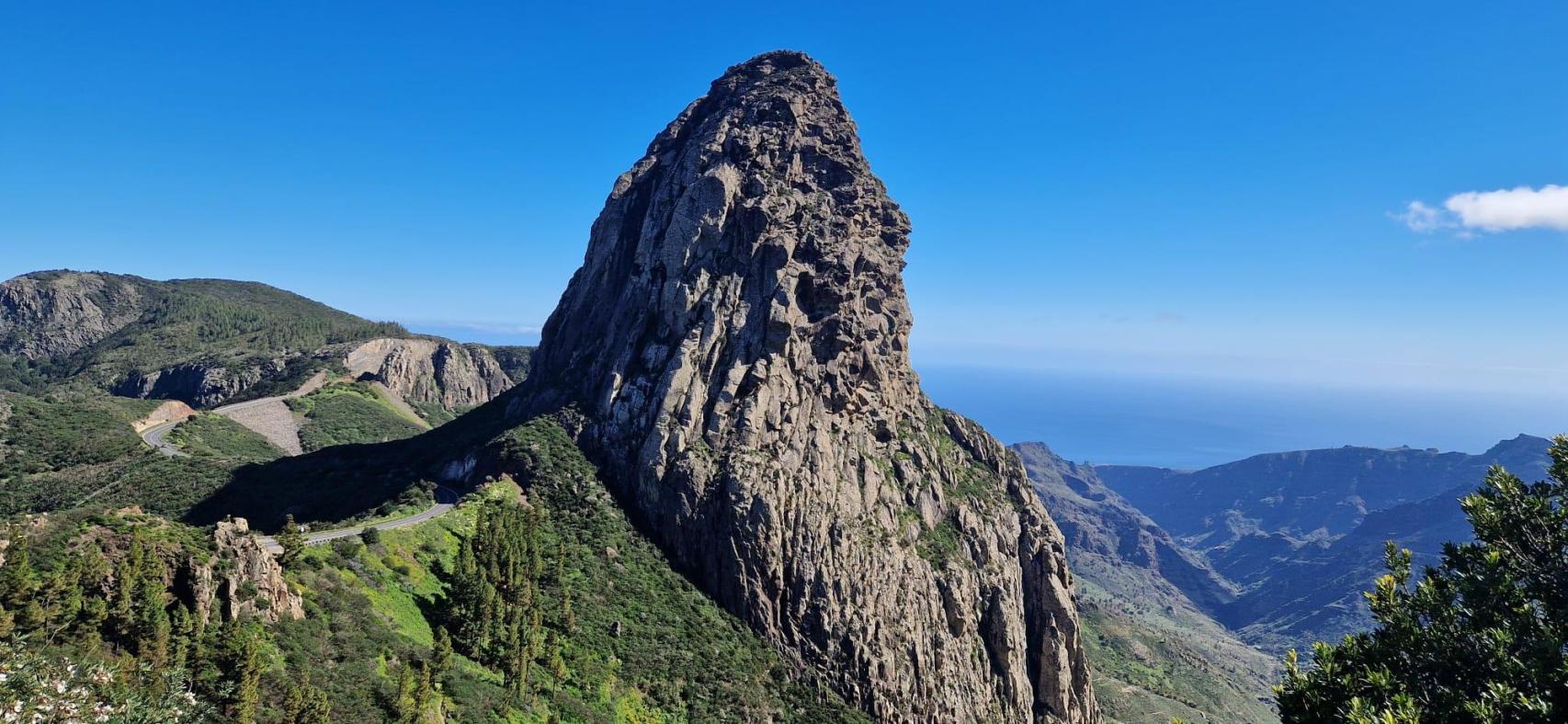Desde el mirador de los Roques, en un giro de 360 grados sobre uno mismo, se vislumbran Agando, Zarcita, Ojila, La Laja y Carmona / A. VIRI