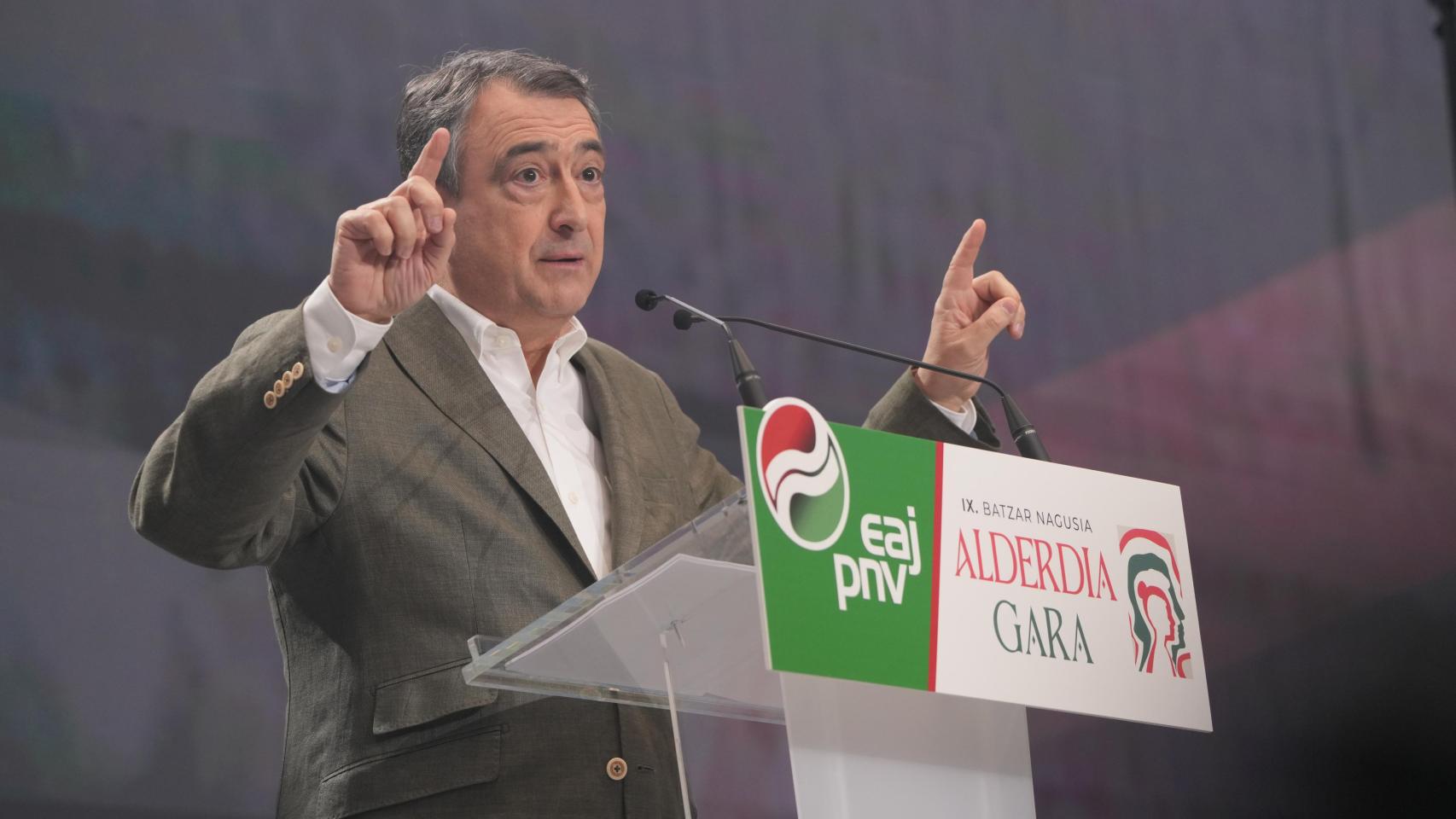 El nuevo presidente del PNV, Aitor Esteban, durante la IX Asamblea General del PNV