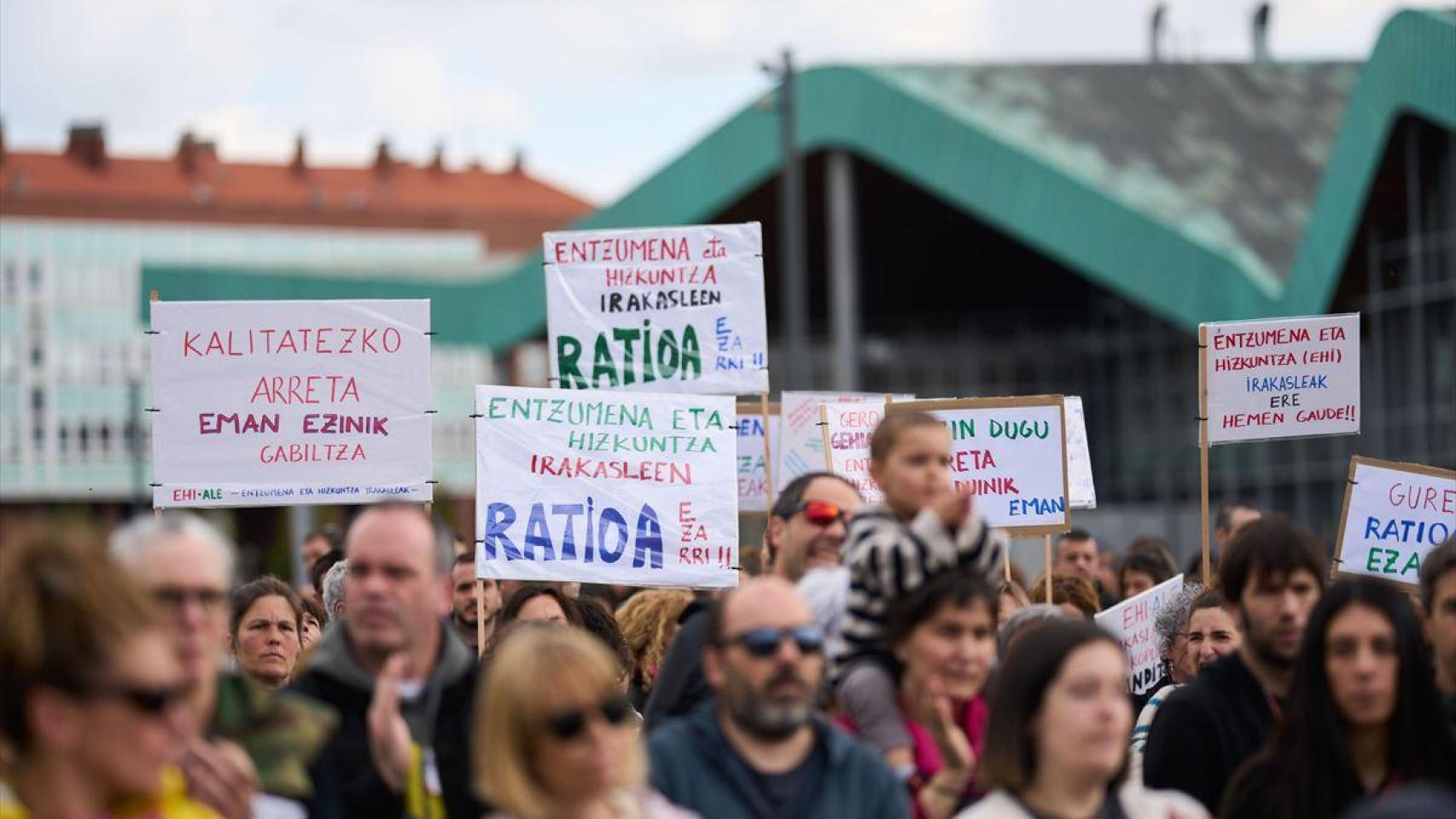 Manifestación en Vitoria-Gasteiz del profesorado de la educación pública vasca.