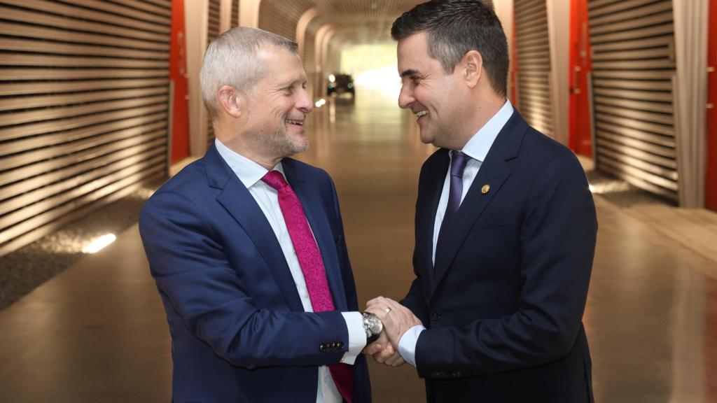 Reunión del director general de Basquevolt, Pablo Fernández Santos, con el consejero de Industria, Transición Energética y Sostenibilidad del Gobierno Vasco, Mikel Jauregi