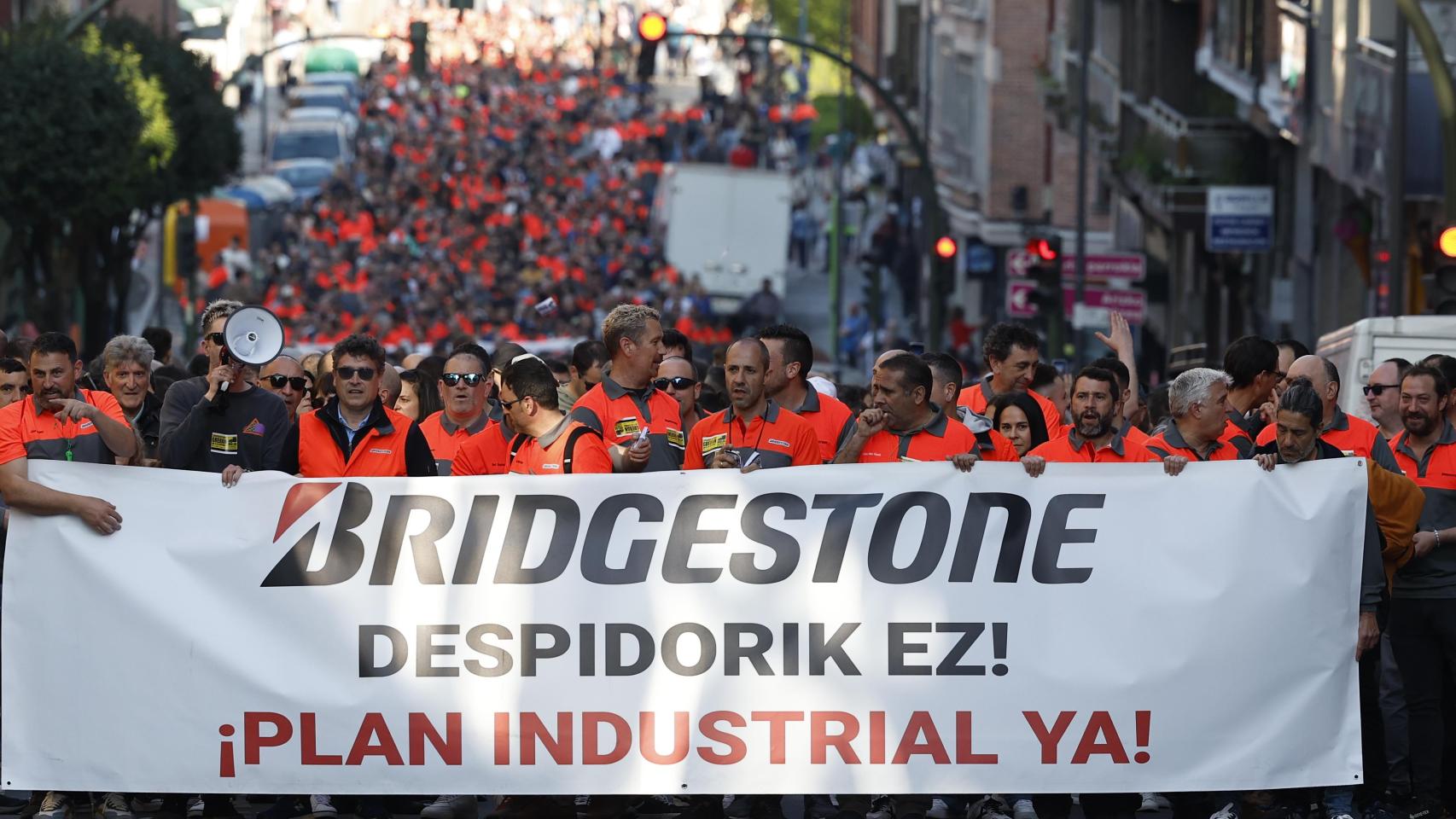 La plantilla de Bridgestone Basauri marcha hasta Bilbao en protesta al ERE
