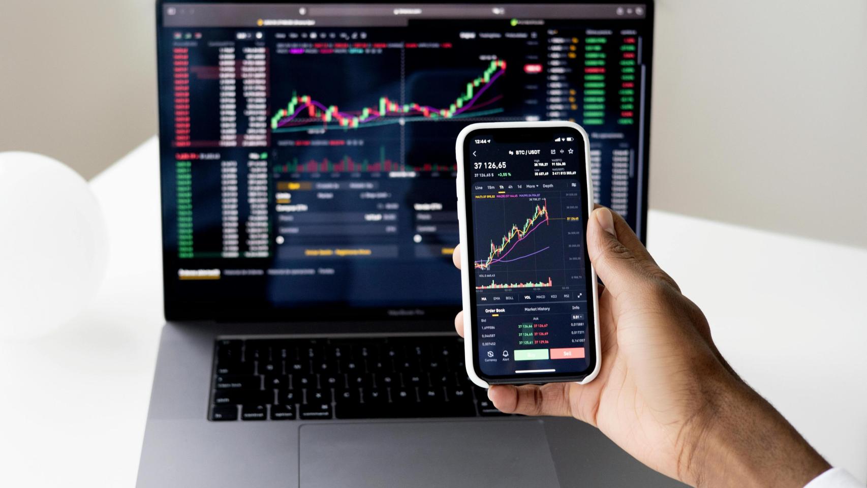 El Ibex se dispara un 8,6% en la apertura tras el 'frenazo' de Trump a los aranceles