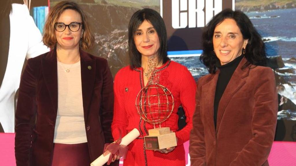 Elena Guede, nueva consejera de Tubacex, con Elixabete Etxanobe y Jaione Ganzarain