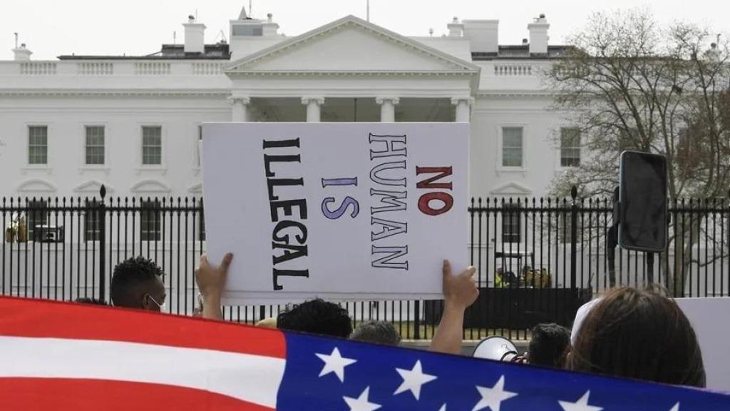 Manifestación frente a la Casa Blanca a favor de la inmigración