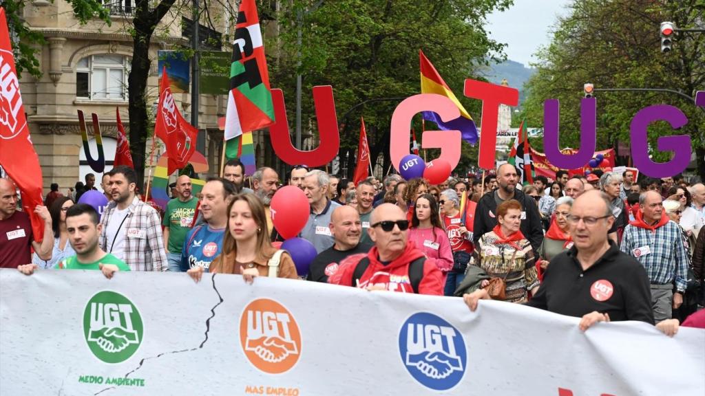 Varias personas durante la manifestación por el Día del Trabajador