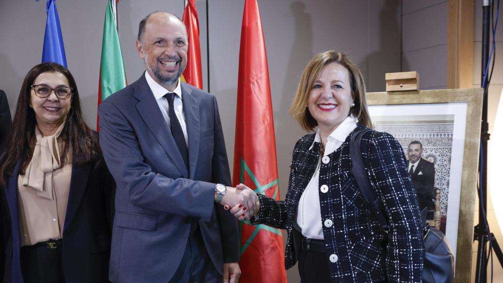 El ministro marroquí de Inversiones, Mohcine Jazouli, y la presidenta de CONFEBASK, Tamara Yagüe, durante el encuentro empresarial celebraron en Bilbao en 2024.