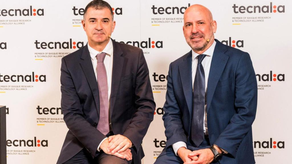 El director general del centro, Jesús Valero, y el presidente de TECNALIA, Alex Belaustegui