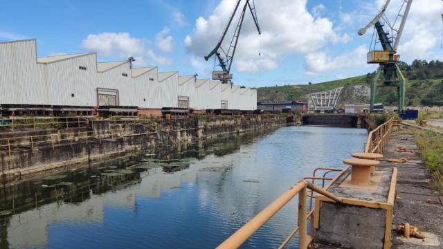 Uno de los diques protegidos de los terrenos de La Naval, en Sestao