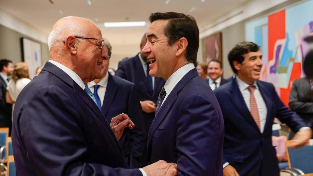 Josep Oliu, presidente de Banco Sabadell, y Carlos Torres, presidente de BBVA