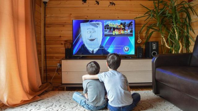 El presidente de RTVE ya avanzó el objetivo de doblar al euskera la oferta de contenidos infantiles de Clan TV para los espectadores de Euskadi