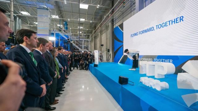 Aurresku de honor en la inauguración del nuevo centro de I+D de ITP Aero / Iñaki Berasaluce Europa Press