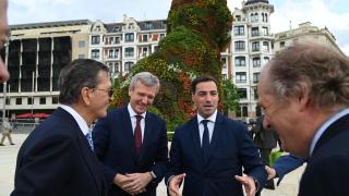 El presidente de la Xunta de Galicia, Alfonso Rueda, y el lehendakari, Imanol Pradales), a su llegada al 'Foro Agenda Atlántica'