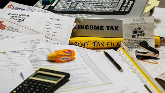 Calculadora, facturas y Declaración de la Renta