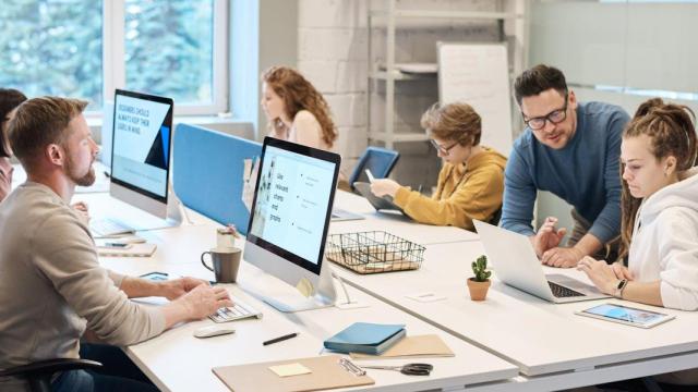 Empleados en una oficina