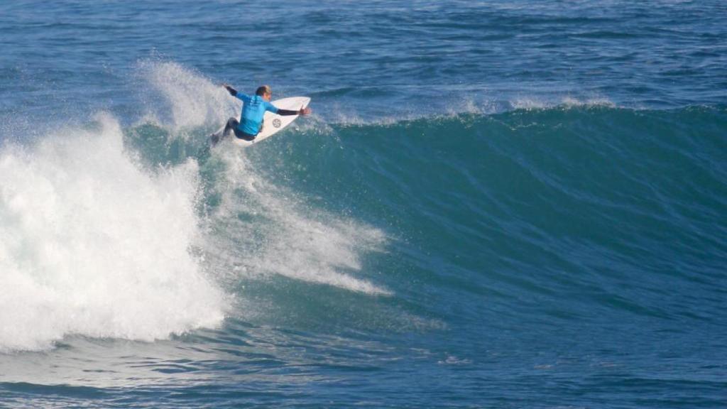 Gran surfing en la primera edición del Open Surf Langre / Federación Cántabra de Surf