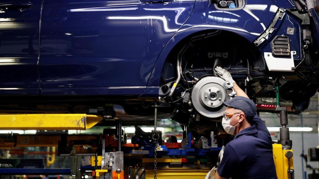 Trabajador del sector de la automoción