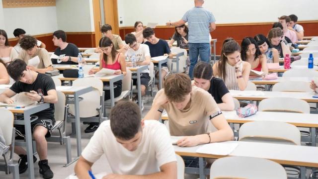 Estudiantes realizando la selectividad / UPV-EHU