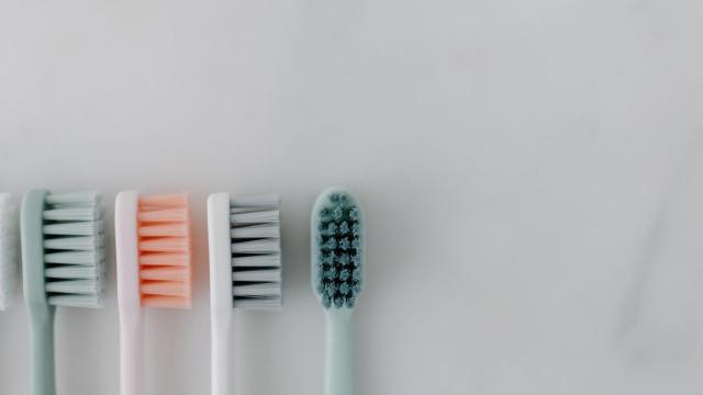 La higiene dental a través del cepillado favorece una vida saludable