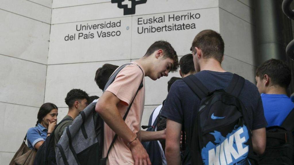 Alumnos al comienzo de la EBAU en Euskadi