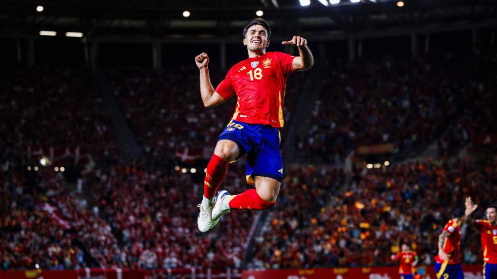 Zubimendi celebra un gol anotado con la Selección Española.