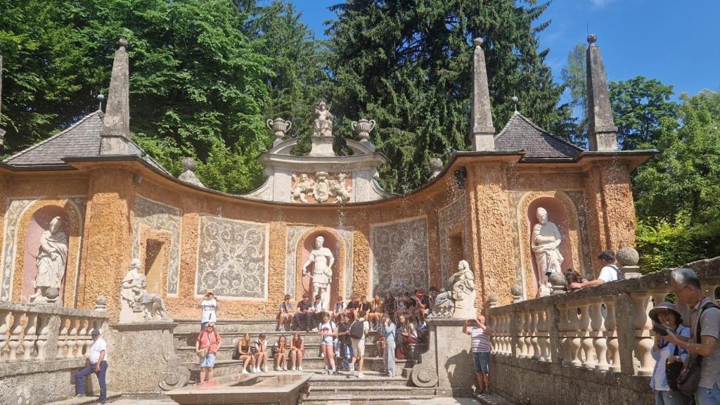 Hellbrunn es para lo niños un pequeño parque de aventuras del que disfrutan los días de verano