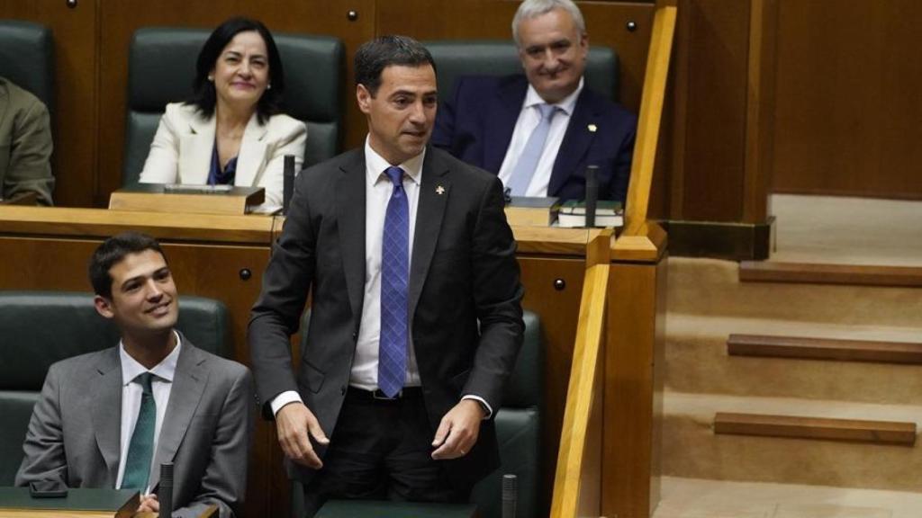 Imanol Pradales durante la sesión de investidura del lehendakari a junio de 2024