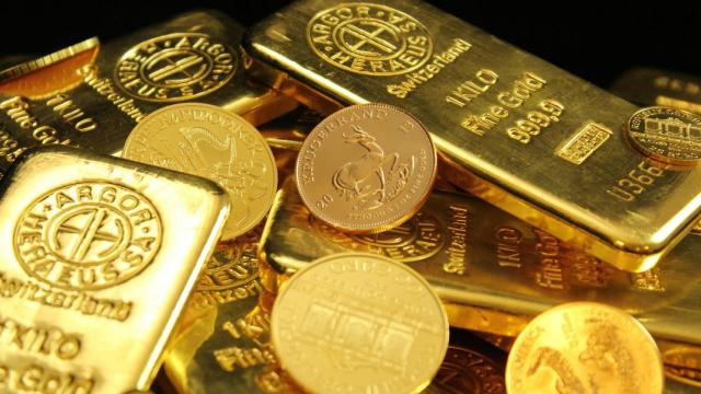 Monedas y lingotes de oro