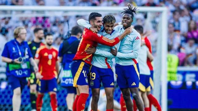 Ferran Torres, Lamine Yamal y Nico Williams con la Selección Española / RFEF