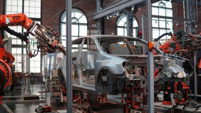 España debe incorporar más de 15.000 profesionales en logística y más de 5.000 en automoción ante el nuevo escenario industrial europeo