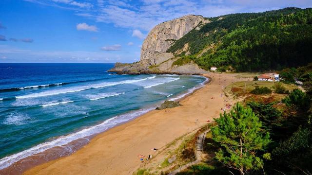 La playa de moda a la que todos van en Euskadi.