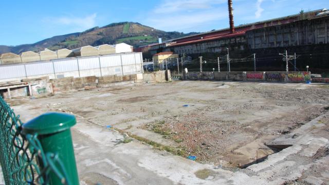 Imagen del terreno meses antes de comenzar con las obras del nuevo centro de Smartlog.